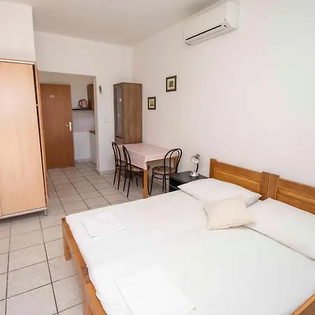 1 * Omiš